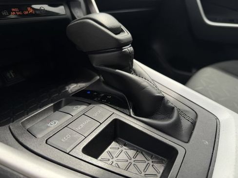 Used 2024 Toyota RAV4 XLE FWD image 19
