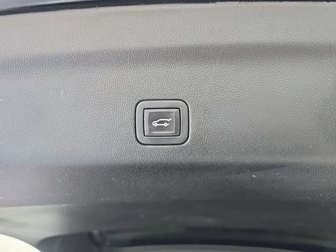 Used 2024 Chevrolet Suburban LT image 22