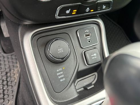 Used 2018 Jeep Compass Latitude w/ Cold Weather Group image 35