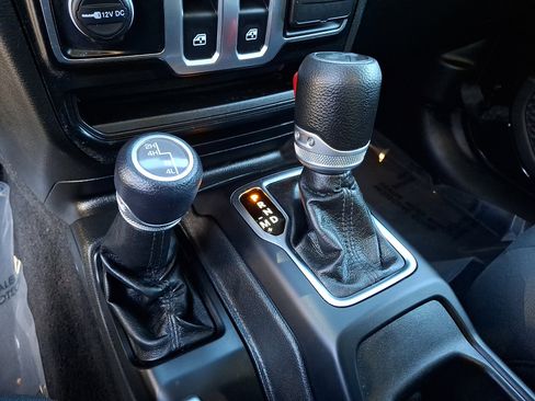 Used 2022 Jeep Wrangler Sport AWD/4WD image 15