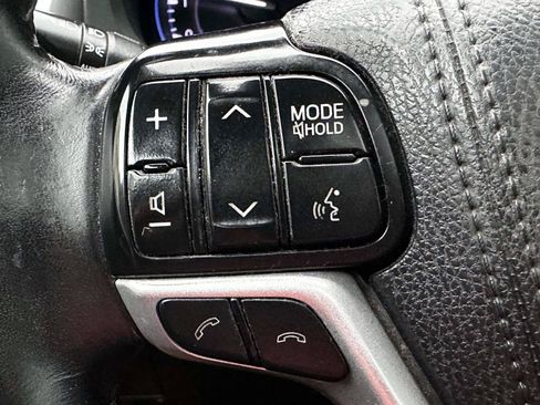 Used 2018 Toyota Highlander XLE AWD/4WD image 26