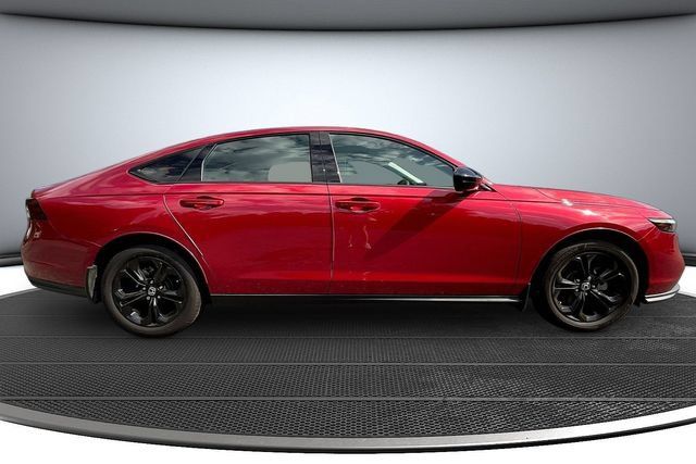 Certified 2025 Honda Accord SE image 4