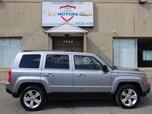 Used 2014 Jeep Patriot Latitude w/ Sun/Sound Group FWD image 4