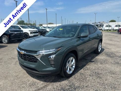 New 2026 Chevrolet Trax LS w/ LS Convenience Package FWD image 7