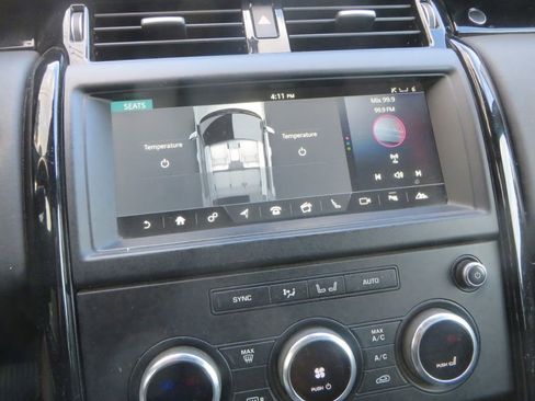 Used 2018 Land Rover Discovery SE image 22