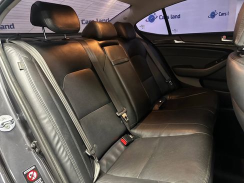 Used 2016 Kia Cadenza Premium w/ Option Group 030 image 22