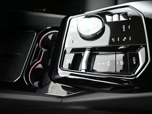 Used 2025 BMW i5 eDrive40i w/ Premium Package RWD image 13