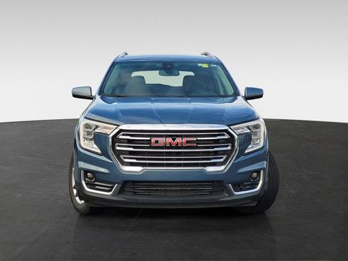 Used 2024 GMC Terrain SLT image 2