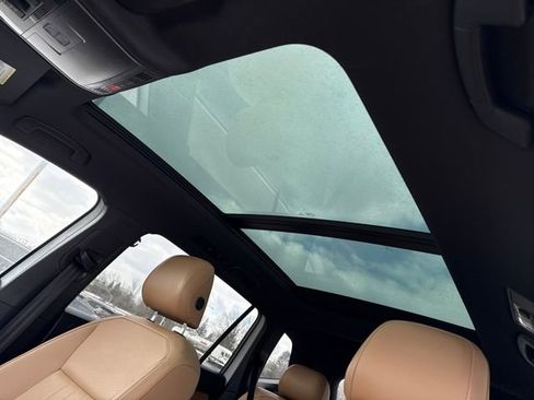 Used 2022 Volkswagen Tiguan SE w/ Panoramic Sunroof Package image 25