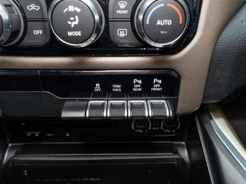 Used 2019 RAM 1500 Laramie AWD/4WD image 25