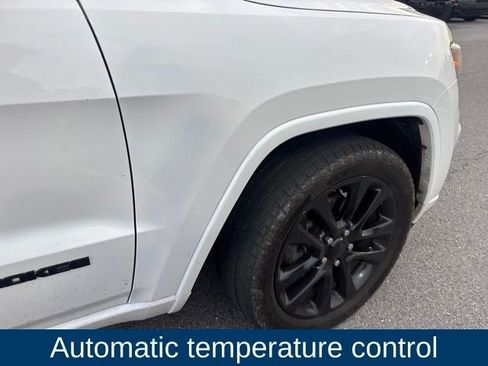Used 2018 Jeep Grand Cherokee Altitude AWD/4WD image 15