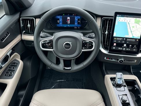 New 2026 Volvo XC90 T8 Plus w/ Protection Package Premier AWD/4WD image 11