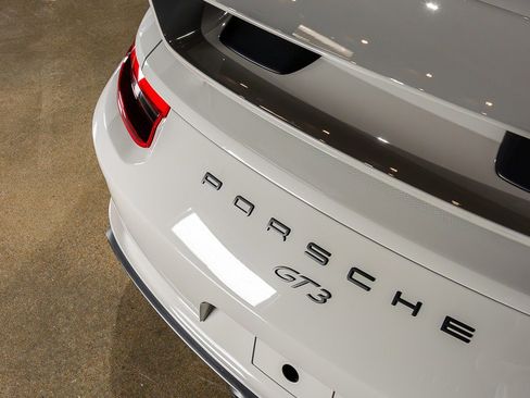 Used 2018 Porsche 911 GT3 RWD image 13
