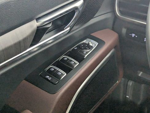 Used 2024 Kia Telluride EX w/ EX Captain's Chair Package FWD image 15