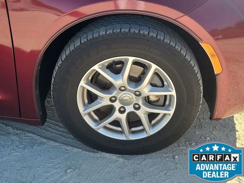 Used 2017 Chrysler Pacifica LX image 21