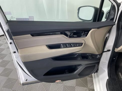 Used 2023 Honda Odyssey Touring image 9