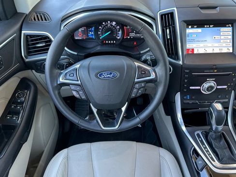 Used 2018 Ford Edge Titanium w/ Equipment Group 301A FWD image 15