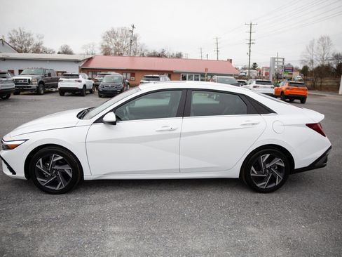 Used 2025 Hyundai Elantra SEL image 6