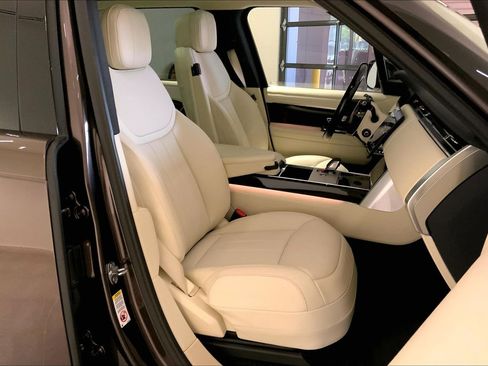 Certified 2025 Land Rover Range Rover SE AWD/4WD image 8