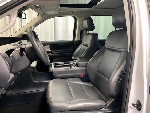 Used 2025 Ford Expedition Active image 10