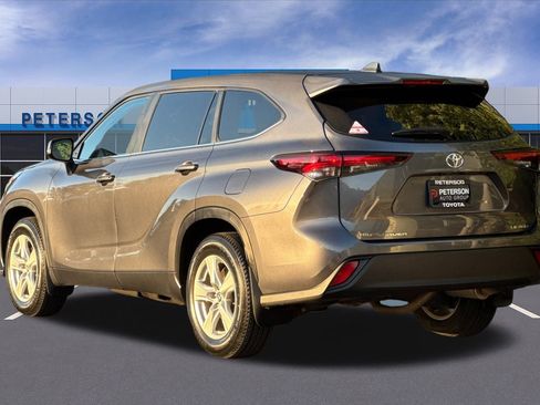 Used 2024 Toyota Highlander LE image 6
