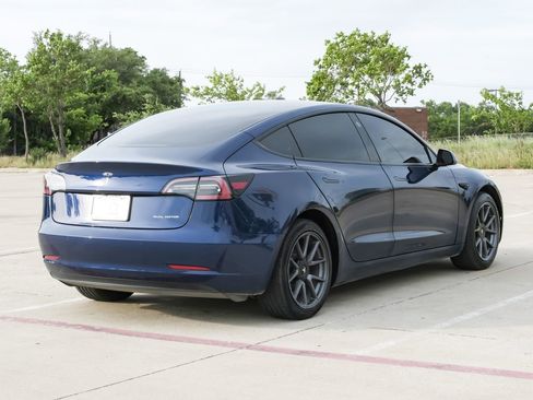 Used 2022 Tesla Model 3 Long Range AWD/4WD image 9