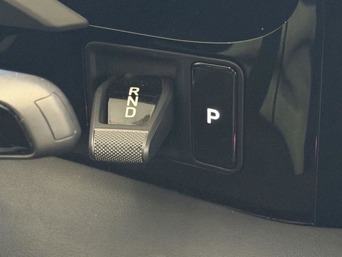 Used 2025 Porsche Taycan image 19