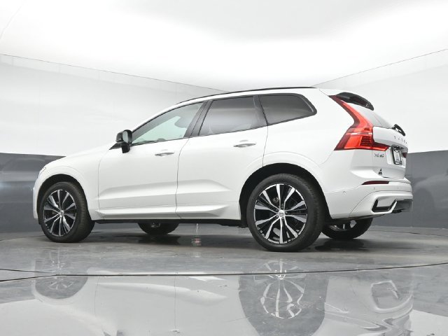 Used 2024 Volvo XC60 B5 Plus AWD/4WD image 14