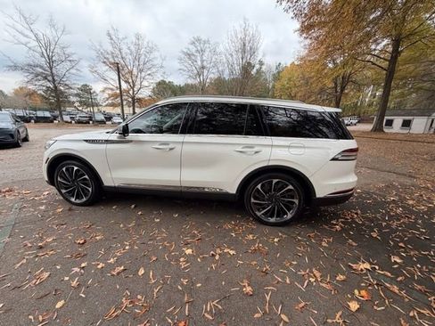 Certified 2023 Lincoln Aviator Reserve w/ Equipment Group 201A image 3