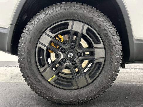 Used 2023 Rivian R1S Adventure image 12