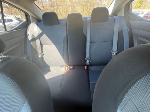 Used 2025 Nissan Versa SV image 33