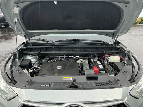 Used 2020 Toyota Highlander XLE AWD/4WD image 33