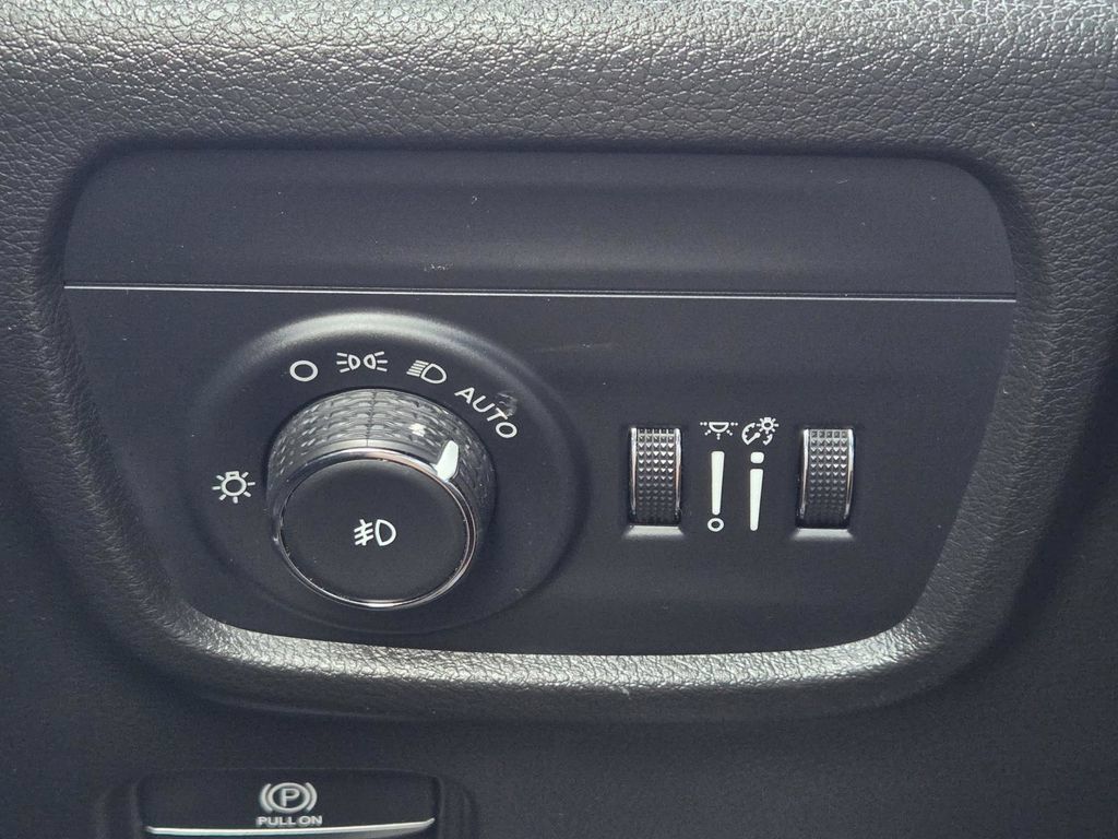 Used 2023 Jeep Grand Cherokee L Overland AWD/4WD image 17