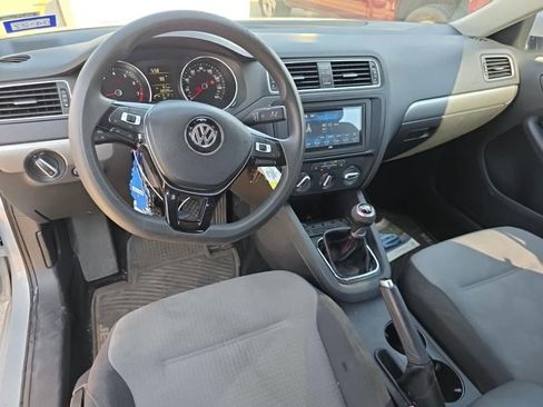 Used 2017 Volkswagen Jetta S w/ Jetta S Cold Weather Package FWD image 4