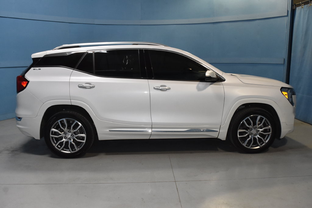 Used 2023 GMC Terrain Denali w/ Denali Premium Package AWD/4WD image 23