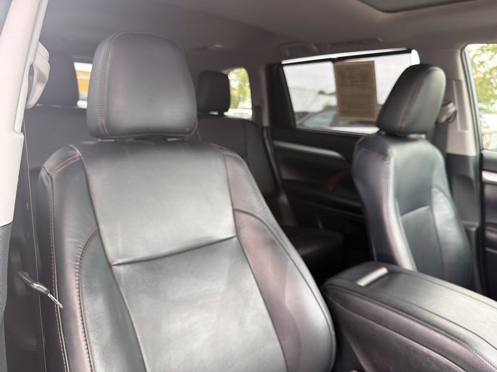 Used 2019 Toyota Highlander XLE AWD/4WD image 22