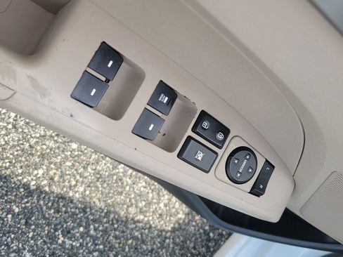 Used 2020 Hyundai Elantra SE FWD image 16