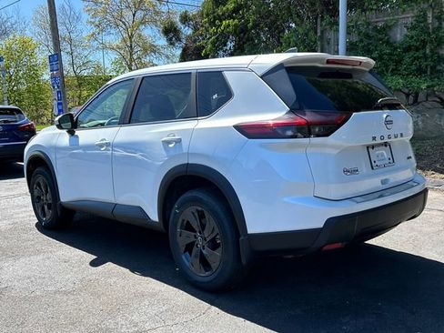 New 2026 Nissan Rogue SV w/ Cold Weather Package AWD/4WD image 4