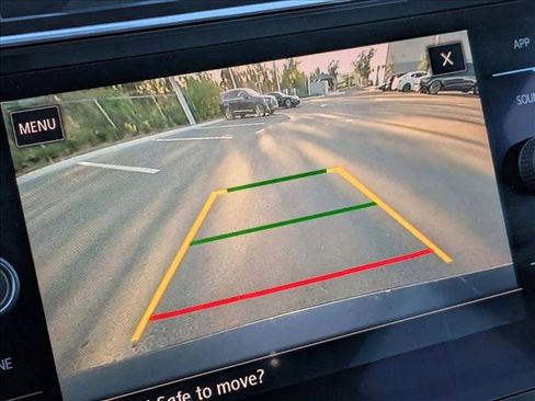 Used 2019 Volkswagen Tiguan SE w/ Panoramic Sunroof Package image 12