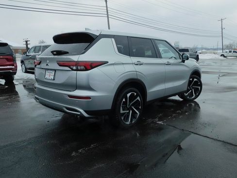 Used 2024 Mitsubishi Outlander SE image 7
