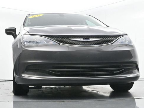 Used 2017 Chrysler Pacifica Touring FWD image 50