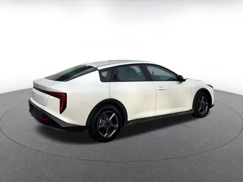 Used 2025 Kia K4 LXS image 15