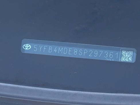 Used 2025 Toyota Corolla LE image 29