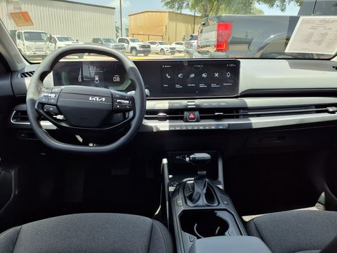 Used 2025 Kia K4 FWD image 17