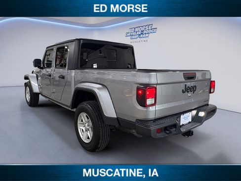 Used 2021 Jeep Gladiator Sport image 3