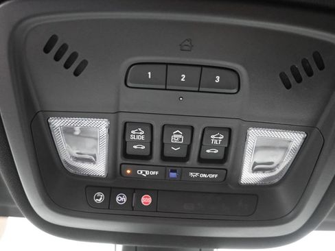 Used 2023 Chevrolet Traverse RS AWD/4WD image 23