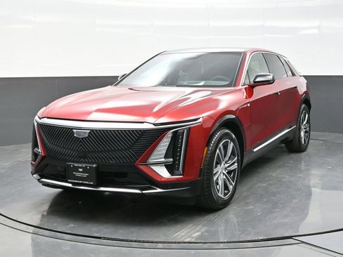 New 2026 Cadillac Lyriq Luxury image 2