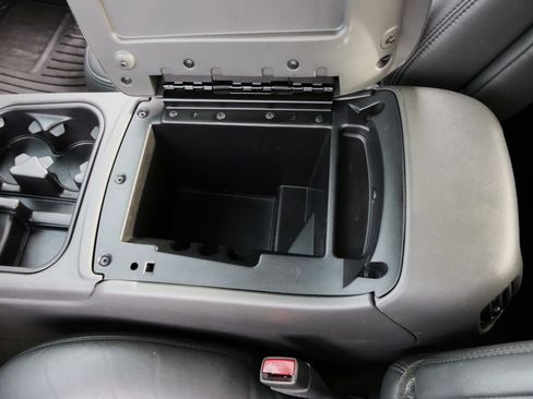 Used 2004 GMC Sierra 3500 SLT w/ Heavy-Duty Power Package image 32