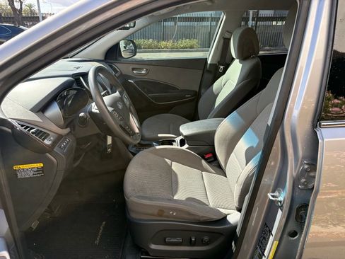 Used 2019 Hyundai Santa Fe XL SE image 10