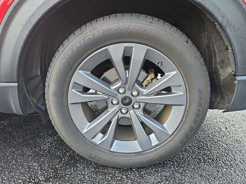 Used 2023 Ford Explorer XLT w/ Equipment Group 202A RWD image 9